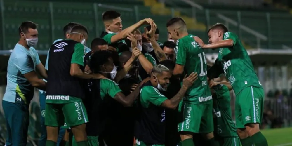 O triunfo da equipe catarinense foi construída logo nos primeiros minutos do confronto