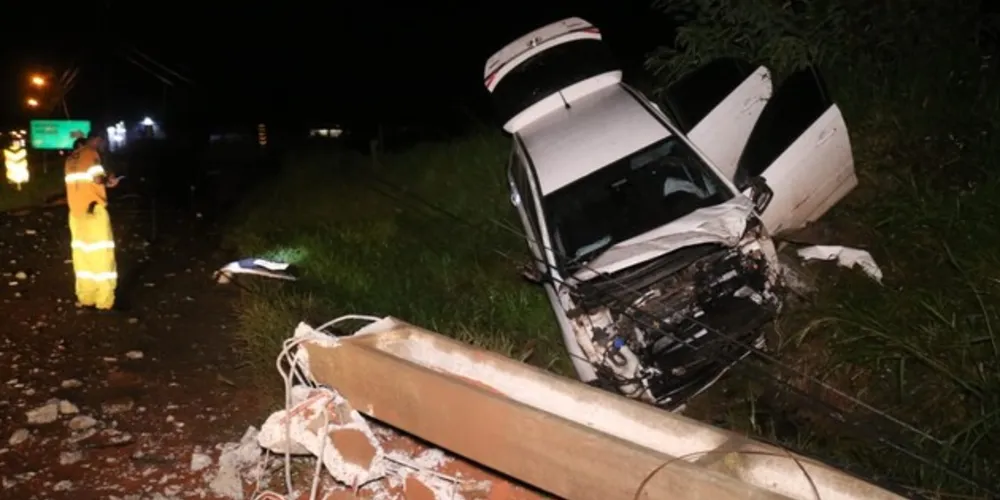 Acidente aconteceu nesta madrugada na entrada da Vila Romana, na Avenida Souza Naves