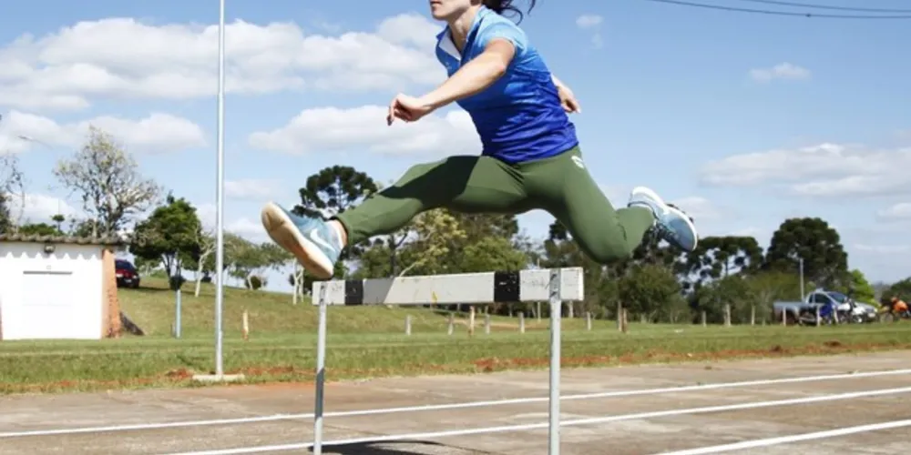 A atleta é veterana nessa competição nacional e participa consecutivamente há 16 anos na prova dos 400 metros com barreiras.