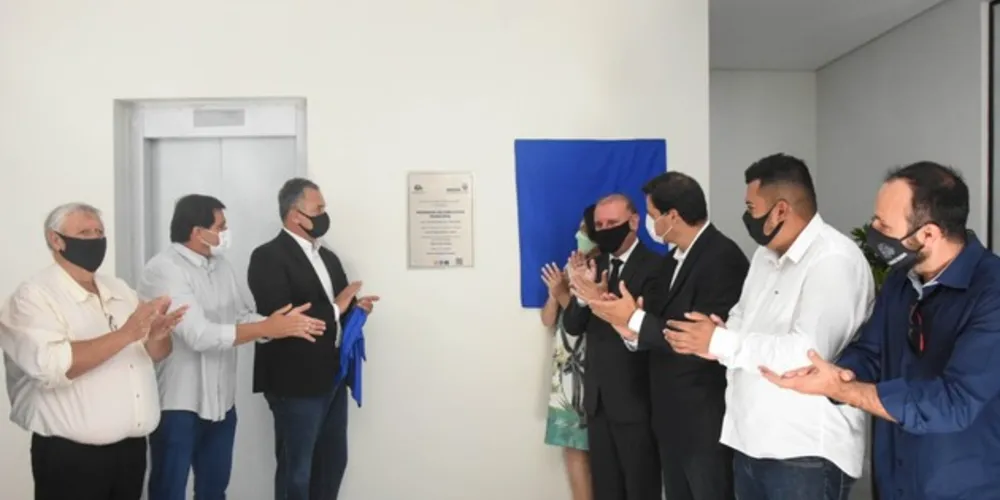 Solenidade ocorreu na segunda-feira (14) e contou com a presença de vários representantes do poder público