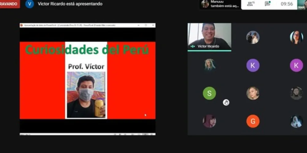 Imagem ilustrativa da imagem Alunos interagem com professor peruano em aula de Espanhol