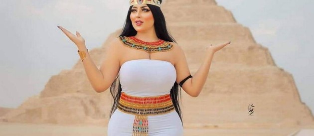 A legislação do Egito estipula que quem quiser tirar fotos ou vídeos para fins comerciais em sítios arqueológicos deve obter uma licença do Ministério do Turismo e Antiguidades.