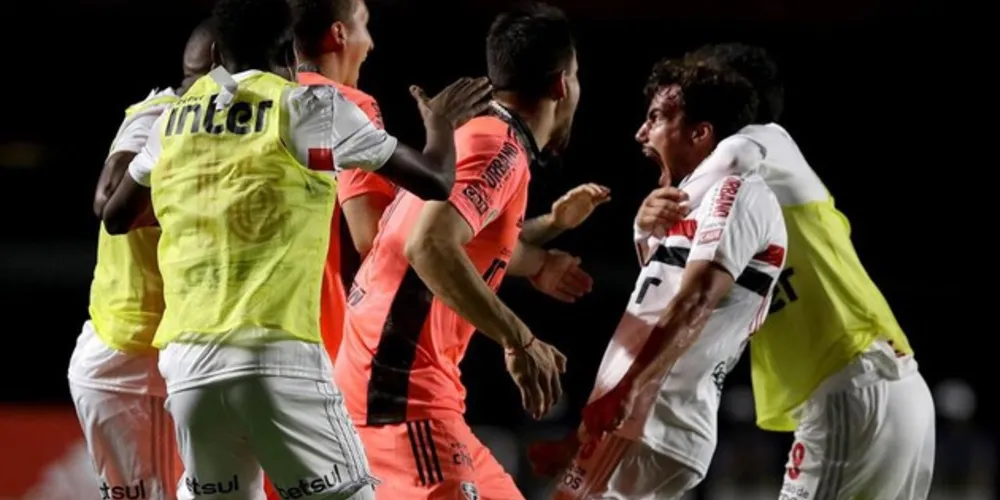 Tricolor abre sete pontos na liderança do Brasileirão
