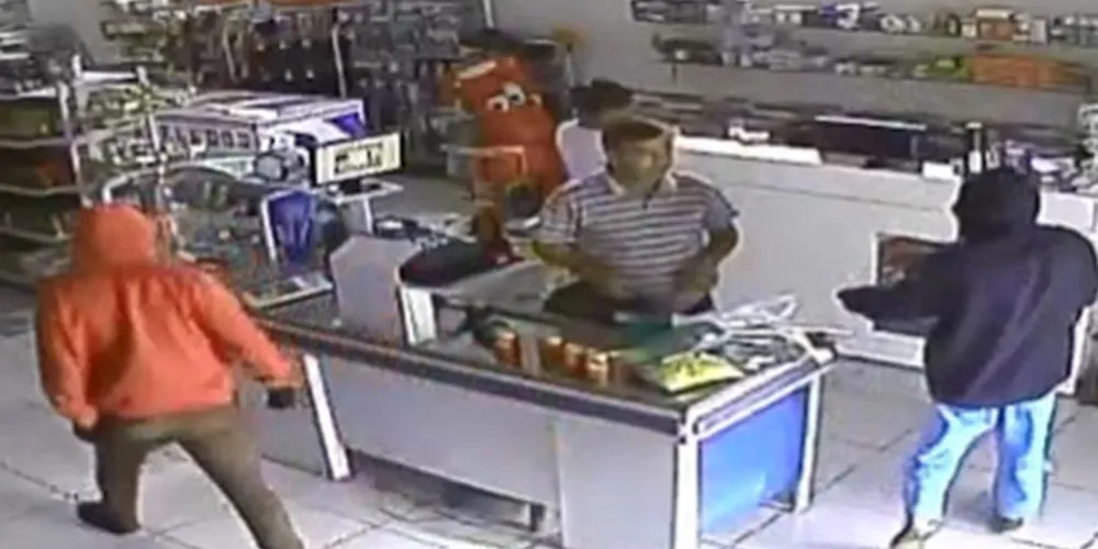 Vítimas reagiram ao assalto e pai e filho acabaram mortos a tiros pelos ladrões