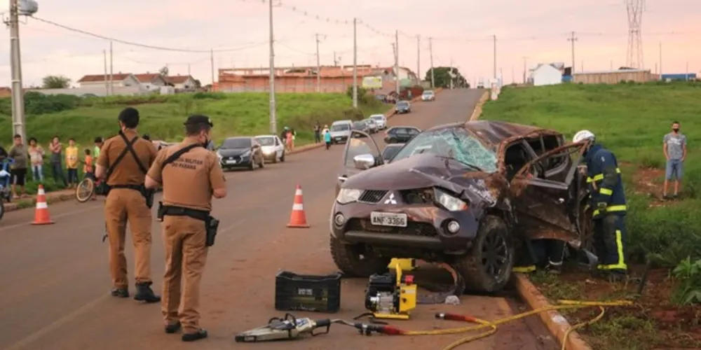 Acidente aconteceu em cruzamento no Residencial Panamá e deixou três feridos