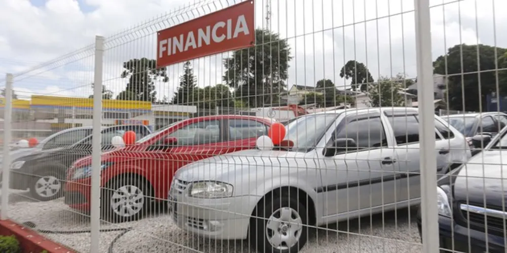 Conhecida também por taxa de gravame, o registro funciona como um cadastro de automóveis financiados dentro do Departamento Estadual de Trânsito (Detran). 
