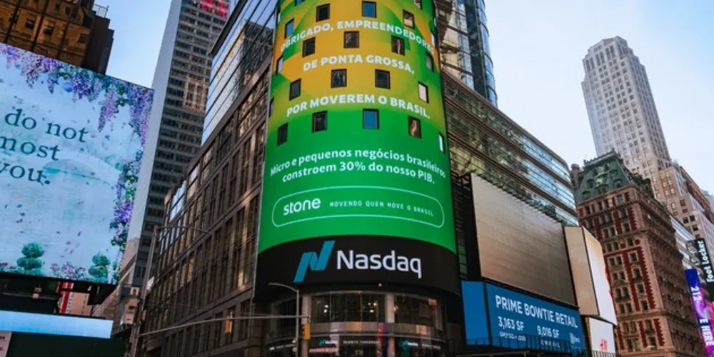 Cidade é destaque em letreiro no centro de Manhattan