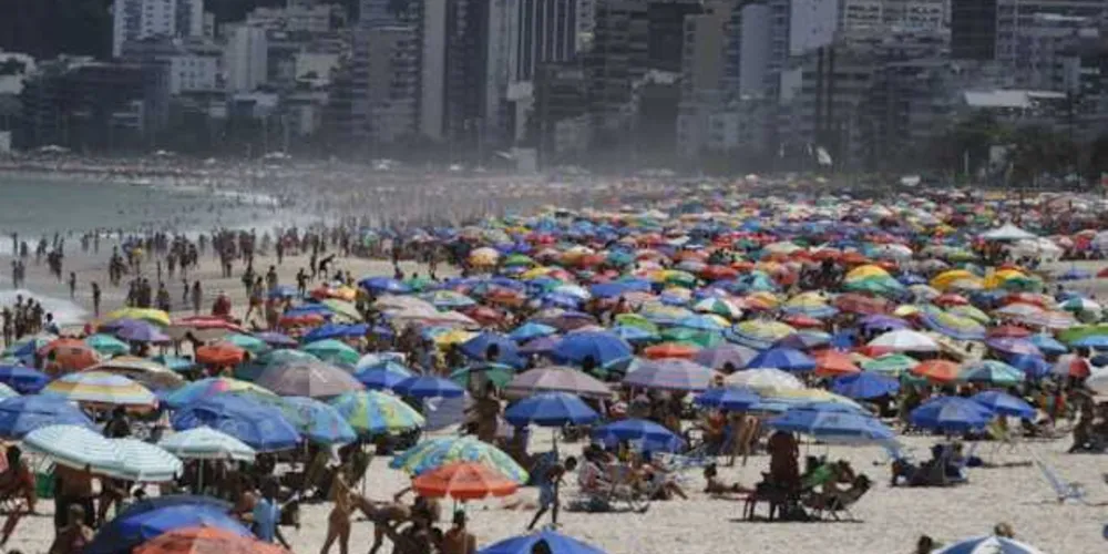 Nas últimas 24 horas, foram registrados 50.177 novos casos e 706 óbitos. A taxa de letalidade da doença é de 2,6%.