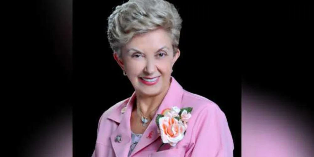 TROCA DE IDADE - A Presidente da Rede Feminina de Combate ao Câncer - Regional Ponta Grossa, Vani Quadros Fadel, foi muito cumprimentada pela passagem de seu aniversário na última quinta-feira (17). Da coluna RC os votos de alegrias e realizações