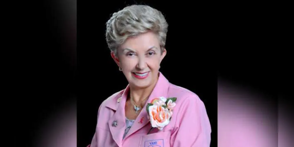 TROCA DE IDADE - A Presidente da Rede Feminina de Combate ao Câncer - Regional Ponta Grossa, Vani Quadros Fadel, foi muito cumprimentada pela passagem de seu aniversário na última quinta-feira (17). Da coluna RC os votos de alegrias e realizações