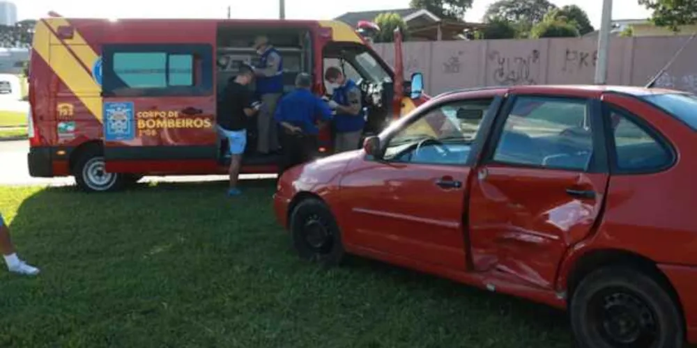 Imagem ilustrativa da imagem Acidente envolve dois carros em rotatória da Dom Geraldo Pellanda