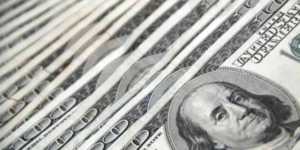 O dólar comercial fechou o dia vendido a R$ 5,123, com alta de R$ 0,04 (+0,78%).