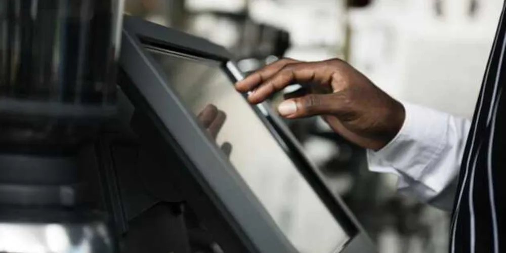A empresa disponibiliza para o setor serviços como frente de caixa com financeiro, sistema fiscal, controle de estoque e integração com delivery. 