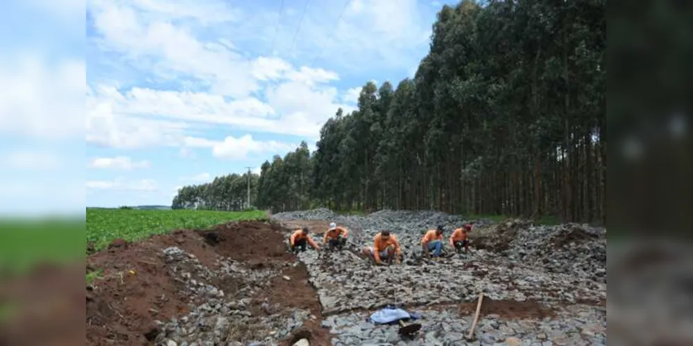 De acordo com a engenheira da prefeitura, já foram executados em torno de 600 metros de pavimento