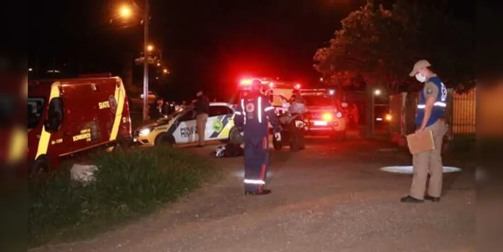 Próximo ao corpo da vítima foram localizadas seis cápsulas de arma de fogo