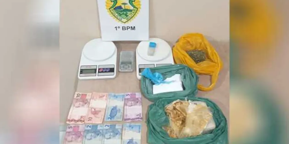 Além das drogas, policiais recuperaram veículo furtado no endereço indicado na denúncia