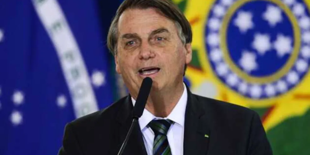 Na tarde desta segunda-feira, o presidente deve participar de um jogo de futebol beneficente no estádio da Vila Belmiro, em Santos (SP), cidade vizinha ao Guarujá.