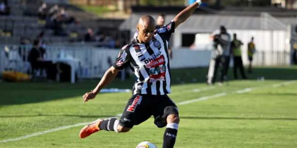 Lateral deixa o clube após uma temporada completa em Ponta Grossa