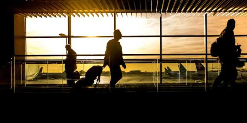 A obrigatoriedade vale para todos os viajantes, brasileiros ou estrangeiros, independentemente de sua origem.