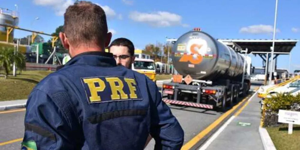 Entre as orientações da PFR para quem vai viajar, figura a revisão preventiva do veículo mesmo para pequenas viagens. 