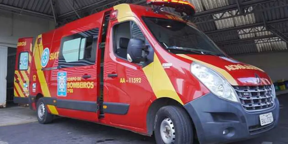 Vítima foi socorrida pelos bombeiros e foi levada com lesões moderadas ao Pronto Socorro Municipal