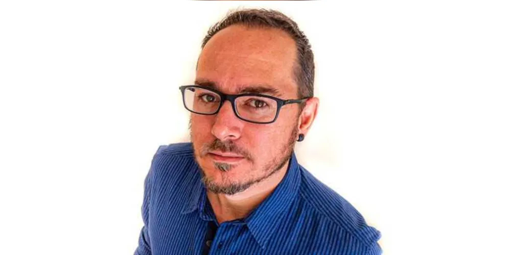 Rodrigo de Mello é biólogo licenciado e mestre em Ciências Ambientais pela Universidade Estadual de Maringá (UEM) e doutor em Ecologia e Evolução pela Universidade Federal de Goiás (UFG).