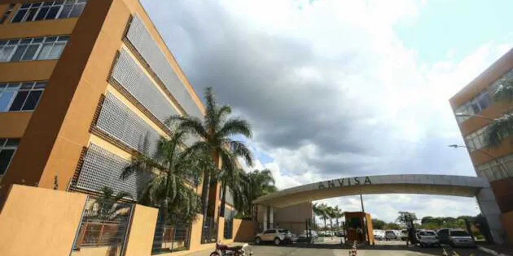 A mudança foi divulgada um dia depois da farmacêutica Pfizer informar, em comunicado, que não solicitará o uso emergencial de sua vacina no Brasil.