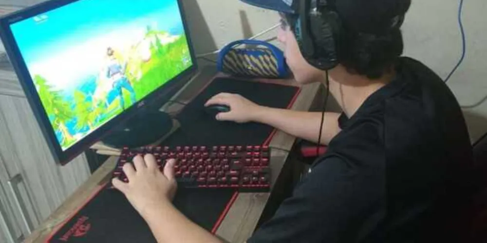 A Liga Estudantil PR foi uma competição de e-sports organizada em 2020 pelo Governo do Estado, por meio da Paraná Esporte