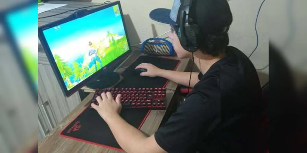 A Liga Estudantil PR foi uma competição de e-sports organizada em 2020 pelo Governo do Estado, por meio da Paraná Esporte