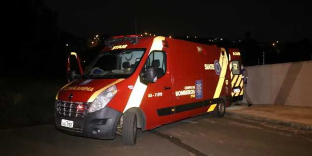 Bombeiros estiveram no local para prestar atendimento