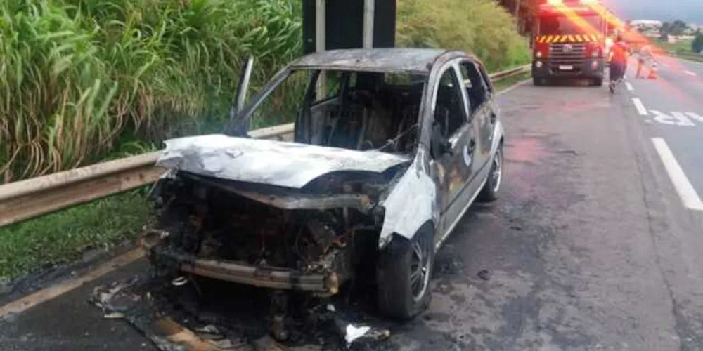 Apesar do susto, motorista do carro escapou ilesa do incidente