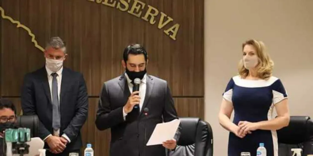 Lucas Machado (Podemos) e Ana Maria Pachalki foram empossados na sexta-feira