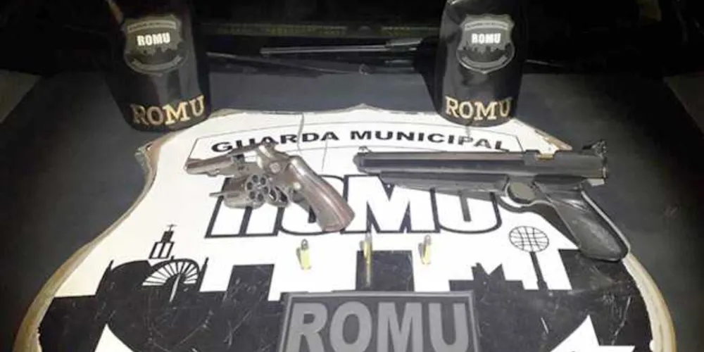 Suspeito confessou que tinha armas em casa e entregou materiais aos guardas