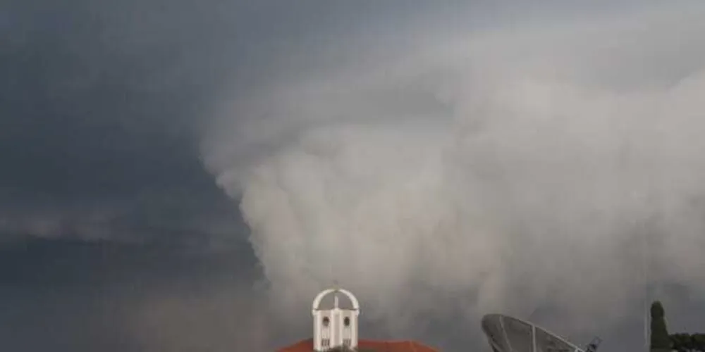 No litoral, mesmo que a chuva diminua, a situação ainda é de alerta.