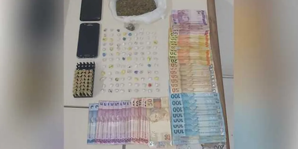 Adolescentes foram flagrados com maconha, crack, dinheiro e munições no Jardim Maracanã