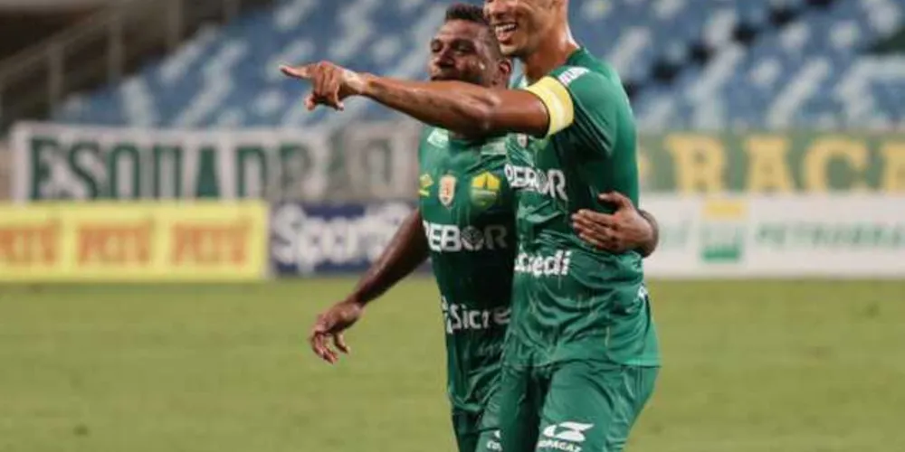 O empate com o Cruzeiro, combinado com resultados paralelos, derrubou a equipe para a 5ª posição. Já os gaúchos chegaram embalados, e na 3ª posição. 