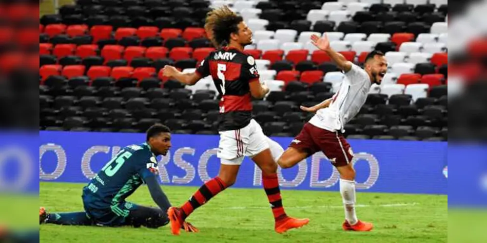 Com o triunfo, o Tricolor fica na 7ª posição com 43 pontos. Já o Rubro-Negro é o 3º com 49 pontos.