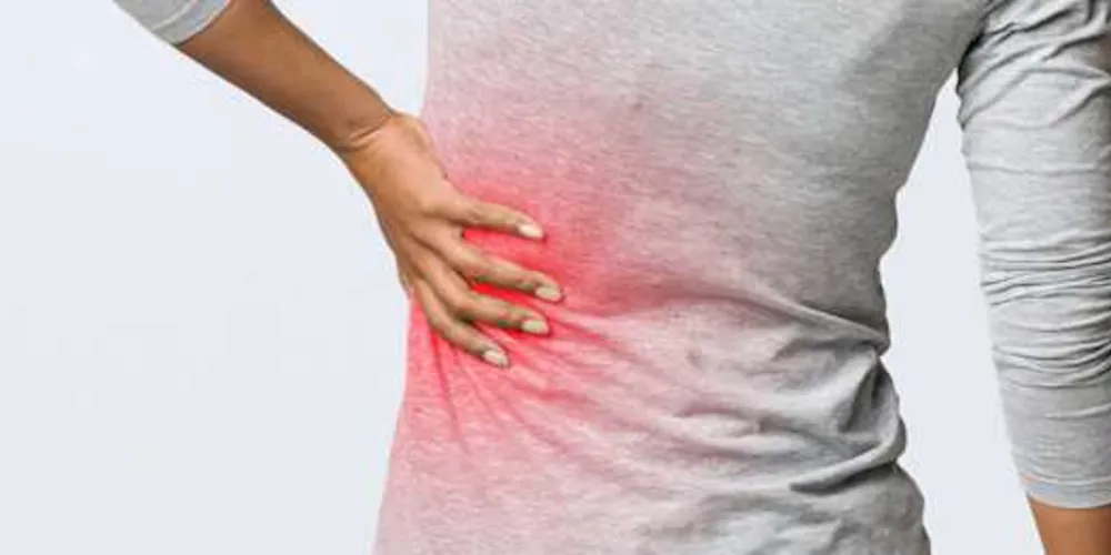 Além da falta de ingestão de líquidos, principalmente a água, o alto consumo de bebidas alcoólicas pode acentuar o surgimento das pedras. 