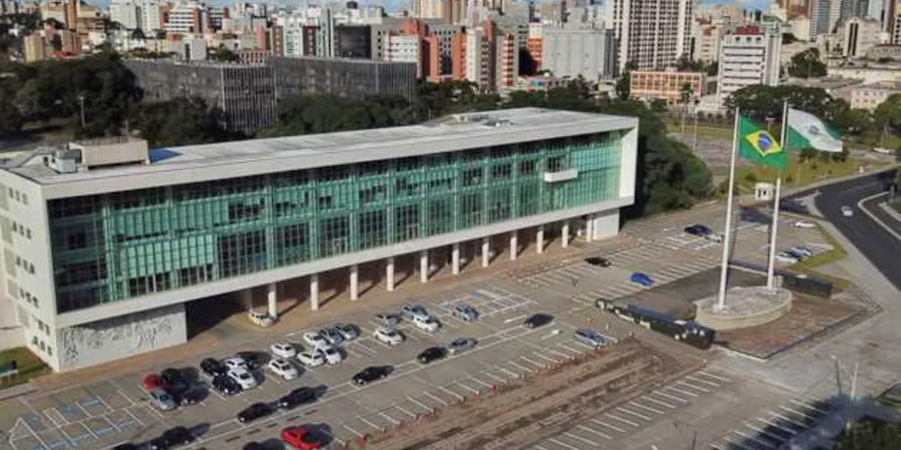 O novo decreto amplia de 10 para 25 o número de pessoas que podem participar de confraternizações e eventos presenciais