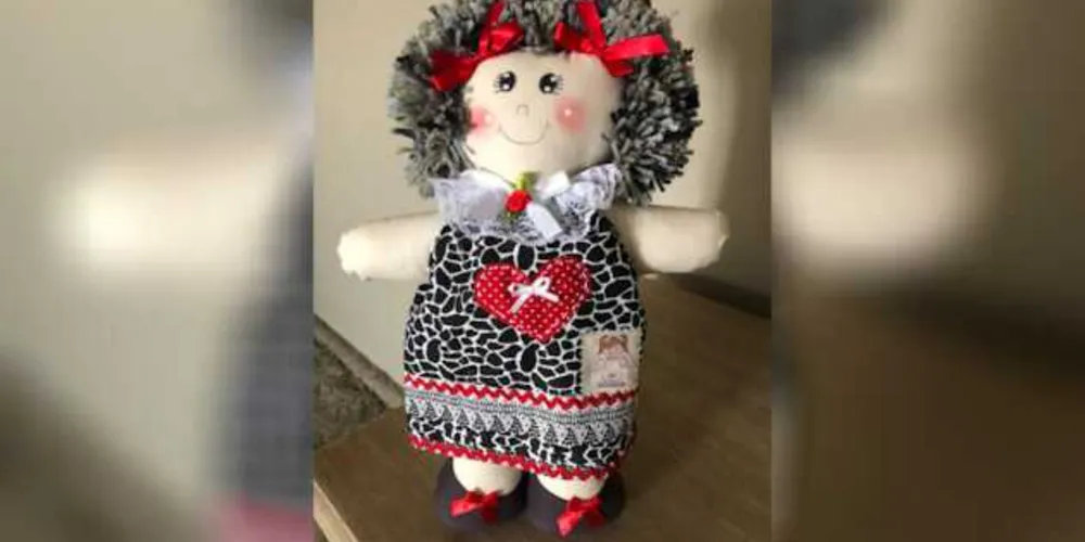 Cerca de 500 bonecas foram doadas para a prelazia