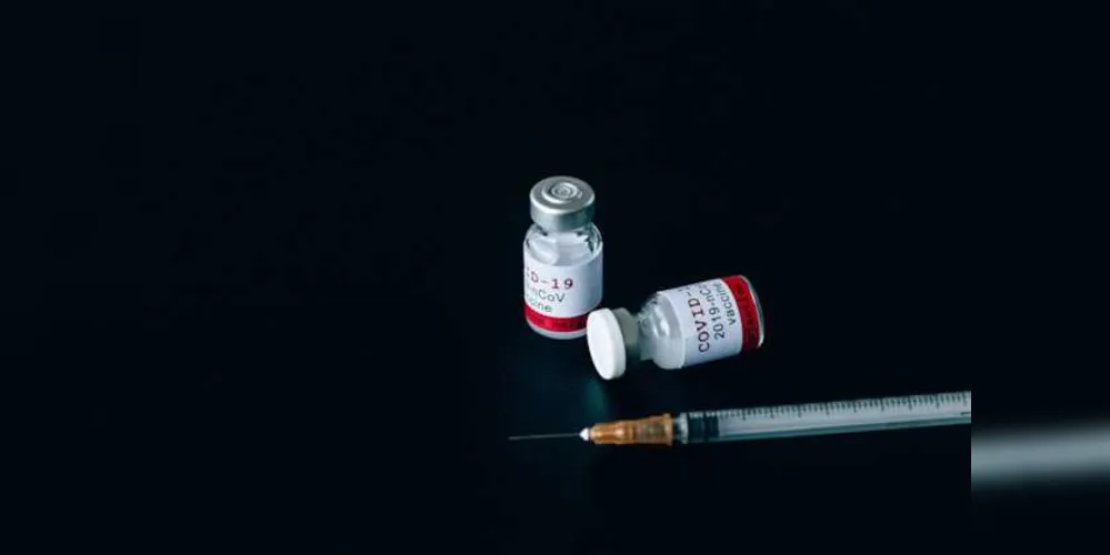 O contrato envolve a compra inicial de 46 milhões de unidades, prevendo a possibilidade de renovação com a aquisição de outras 54 milhões de doses posteriormente. 