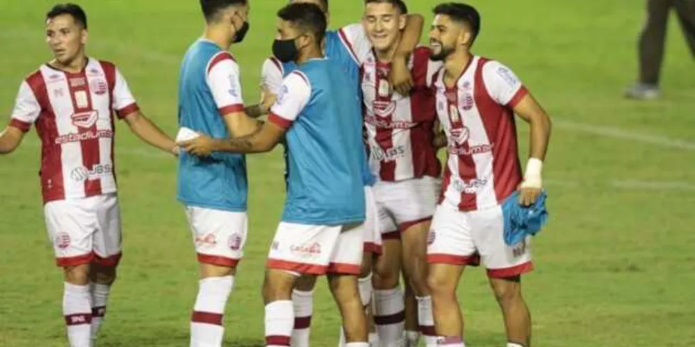 Goleiro Renan pegou duas penalidades e mesmo assim o time foi derrotado para o Náutico