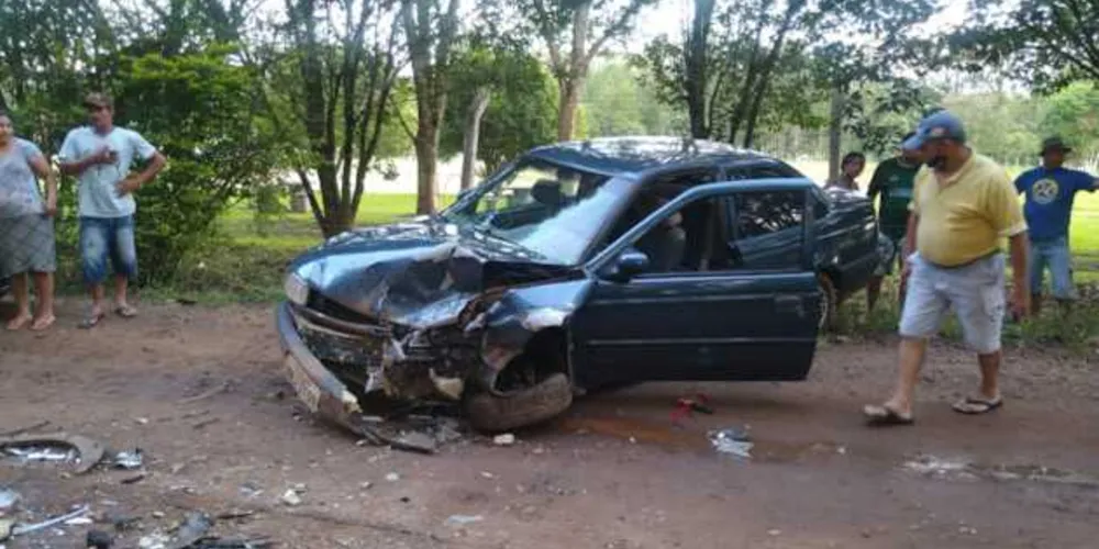 Motorista de um Chevrolet Montana tentou evitar uma colisão com outro carro, mas atingiu frontalmente Volkswagen Logus