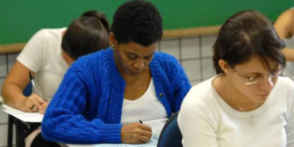 O exame é constituído por quatro provas objetivas, por nível de ensino, cada uma contendo 30 questões de múltipla escolha e uma proposta de redação.