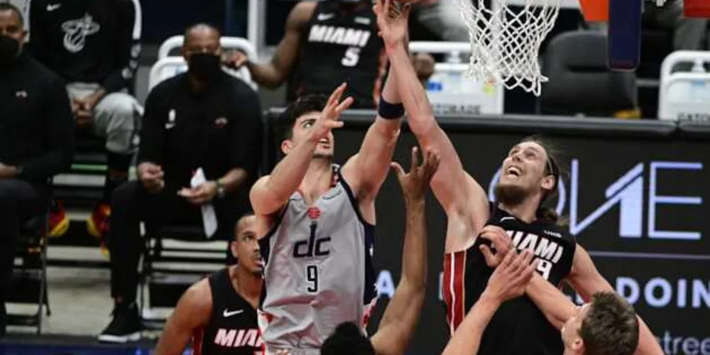 O motivo para o adiamento é que um dos jogadores da equipe de Miami apresentou um resultado inconclusivo para o teste de Covid-19.