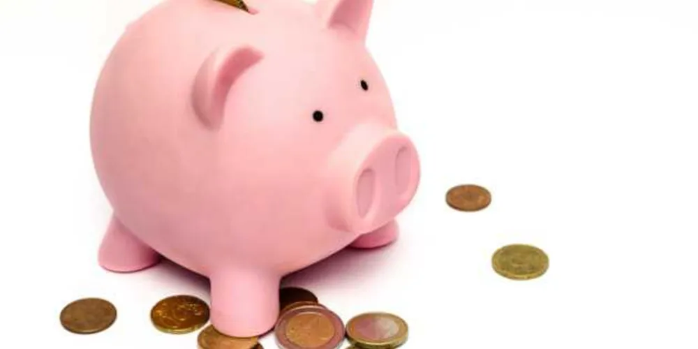Para quem está muito endividado, a dica é listar todas as dívidas e verificar se o gasto com elas é muito maior do que os 30% ideais. 