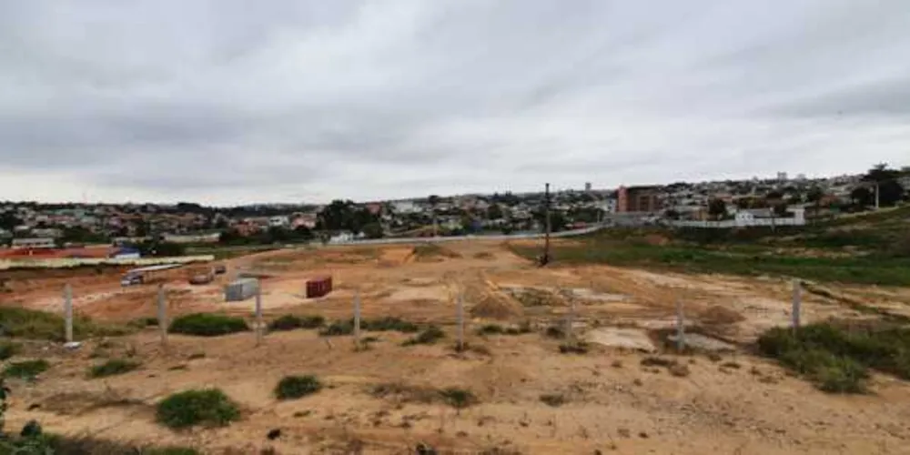 Terreno que receberá o investimento recebe preparações para receber fundação
