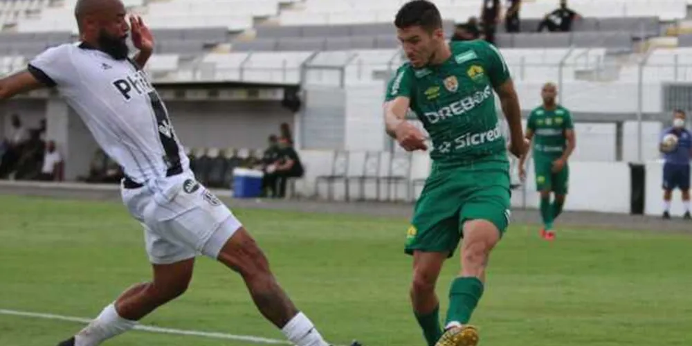 O primeiro gol saiu aos 24 do primeiro tempo.