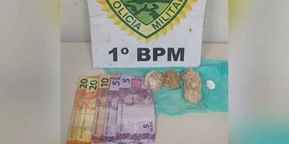 Um dos suspeitos assumiu que era usuário e estava no local para comprar drogas