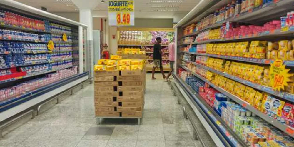 De acordo com o Dieese, considerando o preço da cesta básica de São Paulo, o salário mínimo deveria ser de R$ 5.304,90 – cinco vezes maior que o valor vigente.